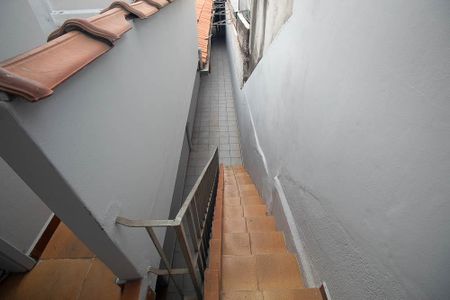 Casa para alugar com 130m², 3 quartos e 2 vagas Casa para alugar com 130m², 3 quartos e 2 vagasEscada