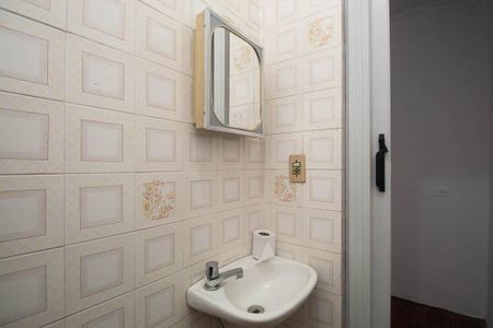 Casa para alugar com 130m², 3 quartos e 2 vagas Casa para alugar com 130m², 3 quartos e 2 vagasBanheiro da Edícula