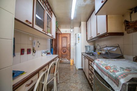 Apartamento para alugar com 200m², 4 quartos e 2 vagas Apartamento para alugar com 200m², 4 quartos e 2 vagasCozinha