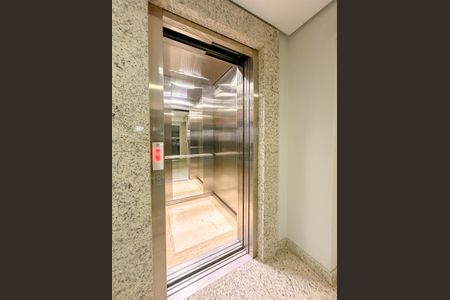 Apartamento para alugar com 329m², 4 quartos e 3 vagasElevador