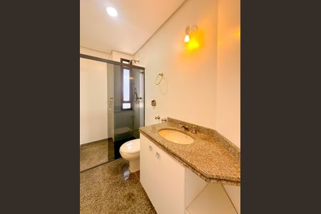 Apartamento para alugar com 329m², 4 quartos e 3 vagasBanheiro 1