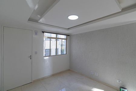 Sala de apartamento para alugar com 2 quartos, 45m² em Parque Santa Rita, São Paulo