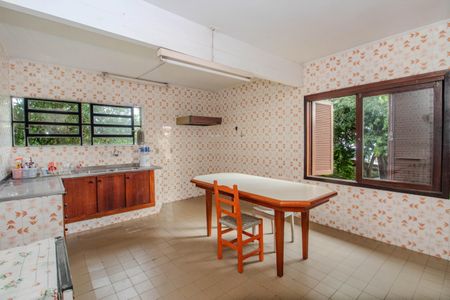 Casa para alugar com 340m², 4 quartos e 2 vagas Casa para alugar com 340m², 4 quartos e 2 vagasCozinha