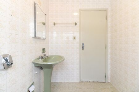 Casa à venda com 121m², 2 quartos e 1 vagaBanheiro 