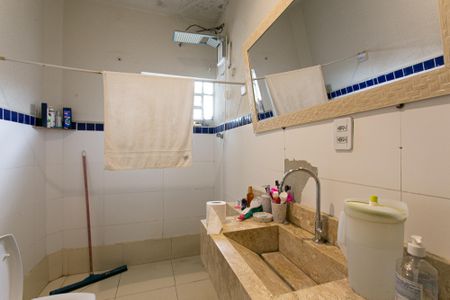 Casa à venda com 253m², 5 quartos e 2 vagasCasa 2 - Banheiro