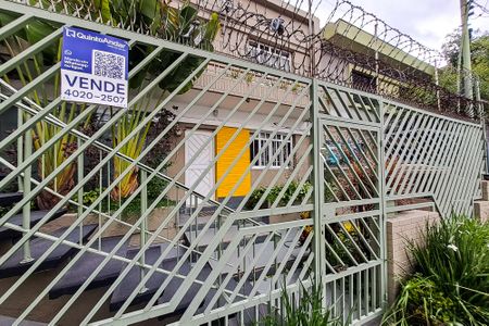 Casa à venda com 253m², 5 quartos e 2 vagasFachada