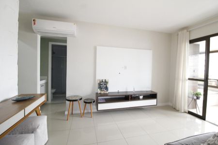 Sala de apartamento para alugar com 1 quarto, 53m² em Paralela, Salvador