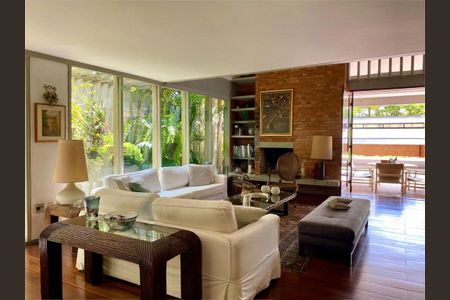 Casa à venda com 4 quartos, 624m² em Jardim Leonor, São Paulo