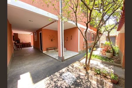 Casa à venda com 194m², 3 quartos e 3 vagas