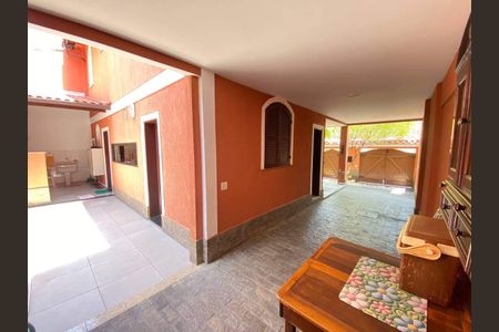 Casa à venda com 194m², 3 quartos e 3 vagas