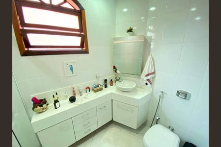 Casa à venda com 194m², 3 quartos e 3 vagas