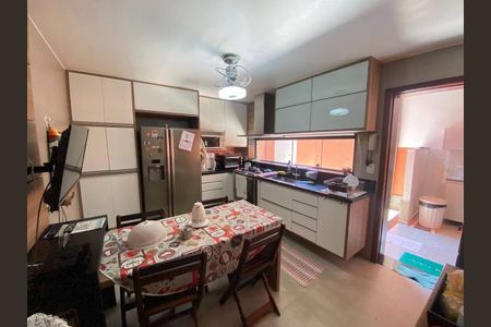 Casa à venda com 194m², 3 quartos e 3 vagas