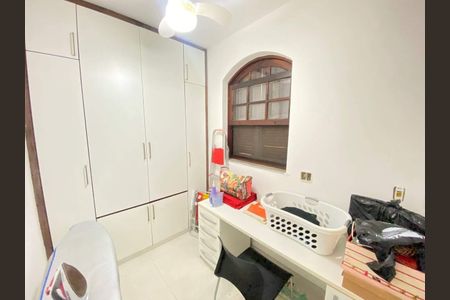 Casa à venda com 194m², 3 quartos e 3 vagas