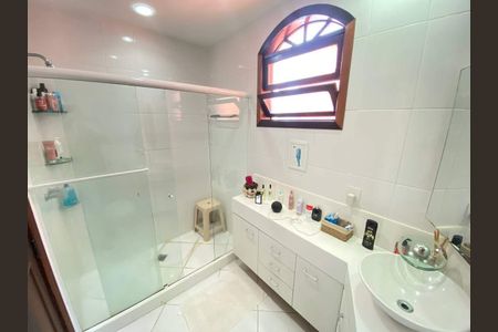 Casa à venda com 194m², 3 quartos e 3 vagas