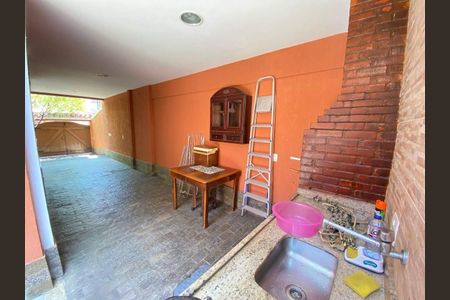 Casa à venda com 194m², 3 quartos e 3 vagas