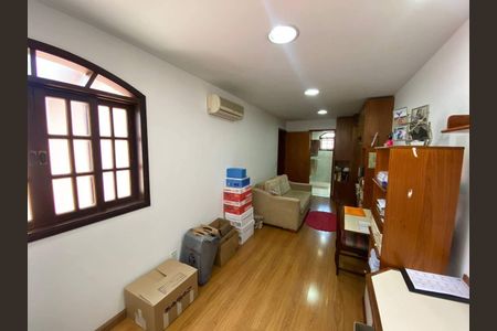 Casa à venda com 194m², 3 quartos e 3 vagas
