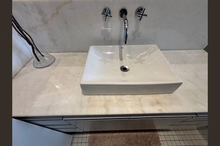 Apartamento à venda com 150m², 2 quartos e 2 vagasBanheiro da Suíte 1