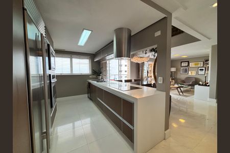 Apartamento à venda com 150m², 2 quartos e 2 vagasCozinha