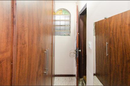 Casa à venda com 220m², 4 quartos e 5 vagas Casa à venda com 220m², 4 quartos e 5 vagasCloset suíte