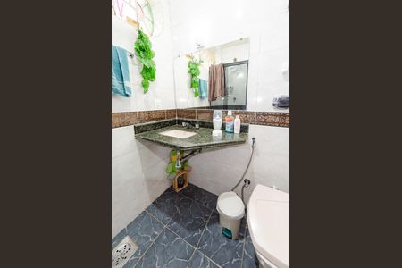 Casa à venda com 220m², 4 quartos e 5 vagas Casa à venda com 220m², 4 quartos e 5 vagasBanheiro suíte