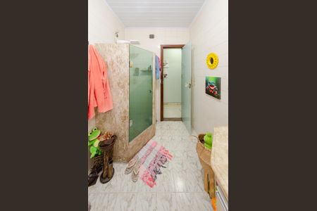 Casa à venda com 220m², 4 quartos e 5 vagas Casa à venda com 220m², 4 quartos e 5 vagasBanheiro social