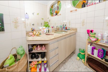 Casa à venda com 220m², 4 quartos e 5 vagas Casa à venda com 220m², 4 quartos e 5 vagasBanheiro social