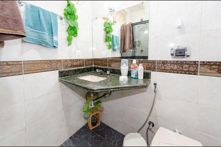 Casa à venda com 220m², 4 quartos e 5 vagas Casa à venda com 220m², 4 quartos e 5 vagasBanheiro suíte