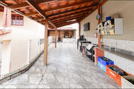 Casa à venda com 220m², 4 quartos e 5 vagas Casa à venda com 220m², 4 quartos e 5 vagasÁrea de churrasqueira 2