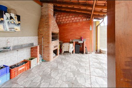 Casa à venda com 220m², 4 quartos e 5 vagas Casa à venda com 220m², 4 quartos e 5 vagasÁrea de churrasqueira 2