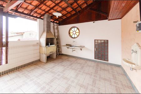 Casa à venda com 220m², 4 quartos e 5 vagas Casa à venda com 220m², 4 quartos e 5 vagasÁrea de churrasqueira 1