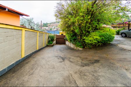 Casa à venda com 220m², 4 quartos e 5 vagas Casa à venda com 220m², 4 quartos e 5 vagasÁrea externa