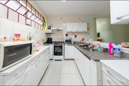 Casa à venda com 220m², 4 quartos e 5 vagas Casa à venda com 220m², 4 quartos e 5 vagasCozinha