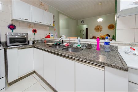 Casa à venda com 220m², 4 quartos e 5 vagas Casa à venda com 220m², 4 quartos e 5 vagasCozinha