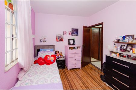 Casa à venda com 220m², 4 quartos e 5 vagas Casa à venda com 220m², 4 quartos e 5 vagasQuarto 1