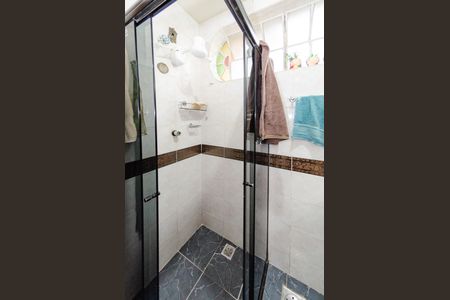 Casa à venda com 220m², 4 quartos e 5 vagas Casa à venda com 220m², 4 quartos e 5 vagasBanheiro suíte