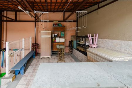 Casa à venda com 220m², 4 quartos e 5 vagas Casa à venda com 220m², 4 quartos e 5 vagasÁrea externa