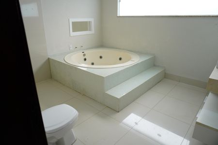 Casa para alugar com 264m², 3 quartos e 4 vagasBanheiro da Suíte