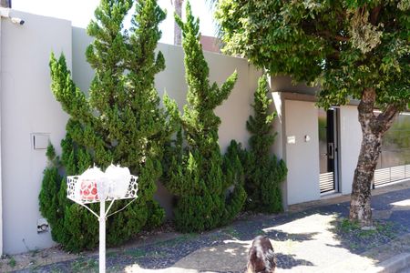 Casa para alugar com 264m², 3 quartos e 4 vagasFachada