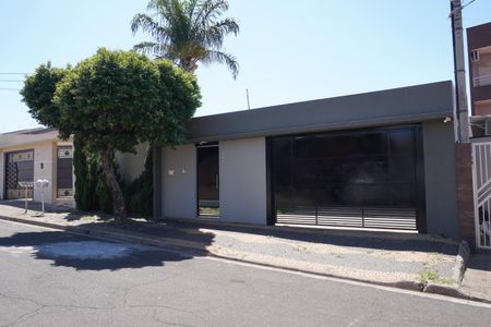 Casa para alugar com 264m², 3 quartos e 4 vagasFachada