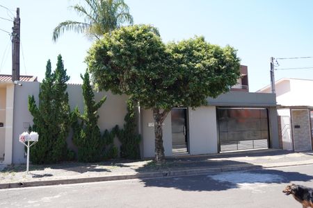 Casa para alugar com 264m², 3 quartos e 4 vagasFachada