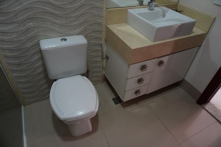 Casa para alugar com 264m², 3 quartos e 4 vagasBanheiro 1