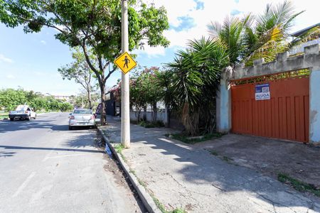 Casa para alugar com 155m², 3 quartos e 8 vagasFachada