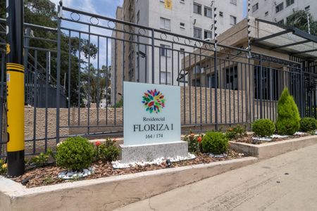 Apartamento para alugar com 47690m², 2 quartos e 1 vaga Apartamento para alugar com 47690m², 2 quartos e 1 vagaFachada