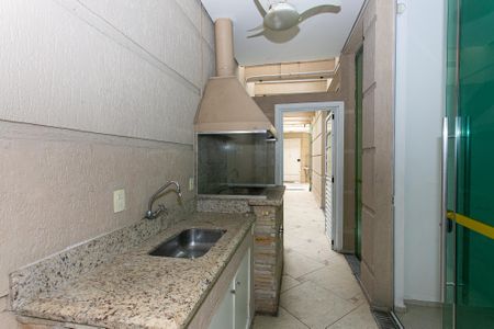 Casa para alugar com 380m², 8 quartos e sem vagaChurrasqueira