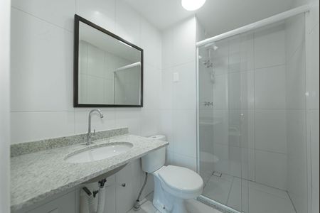 Banheiro social de apartamento à venda com 1 quarto, 26m² em Cidade Monções, São Paulo
