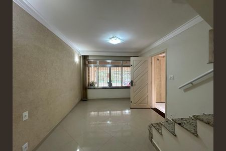 Casa à venda com 176m², 4 quartos e 2 vagasSala