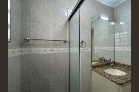 Casa à venda com 176m², 4 quartos e 2 vagasBanheiro 2