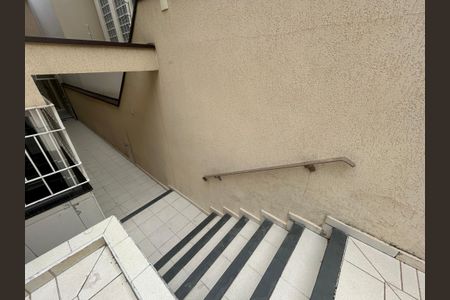 Casa à venda com 176m², 4 quartos e 2 vagasEscada