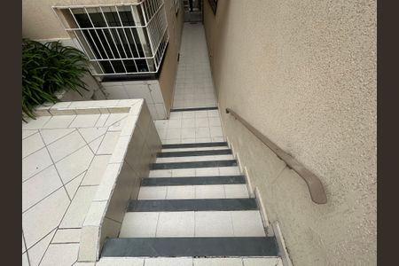 Casa à venda com 176m², 4 quartos e 2 vagasEscada/ Corredor