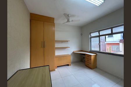 Casa à venda com 176m², 4 quartos e 2 vagasQuarto de Serviço